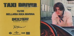 Rkomi sul palco del Beky Bay con il suo nuovo album.